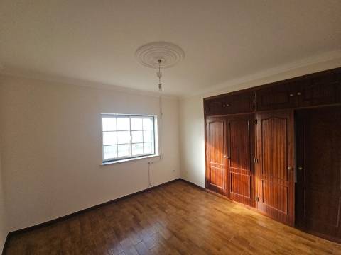 Moradia T3 com espaço exterior Lourinhã