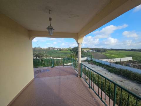 Moradia T3 com espaço exterior Lourinhã