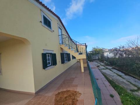 Moradia T3 com espaço exterior Lourinhã