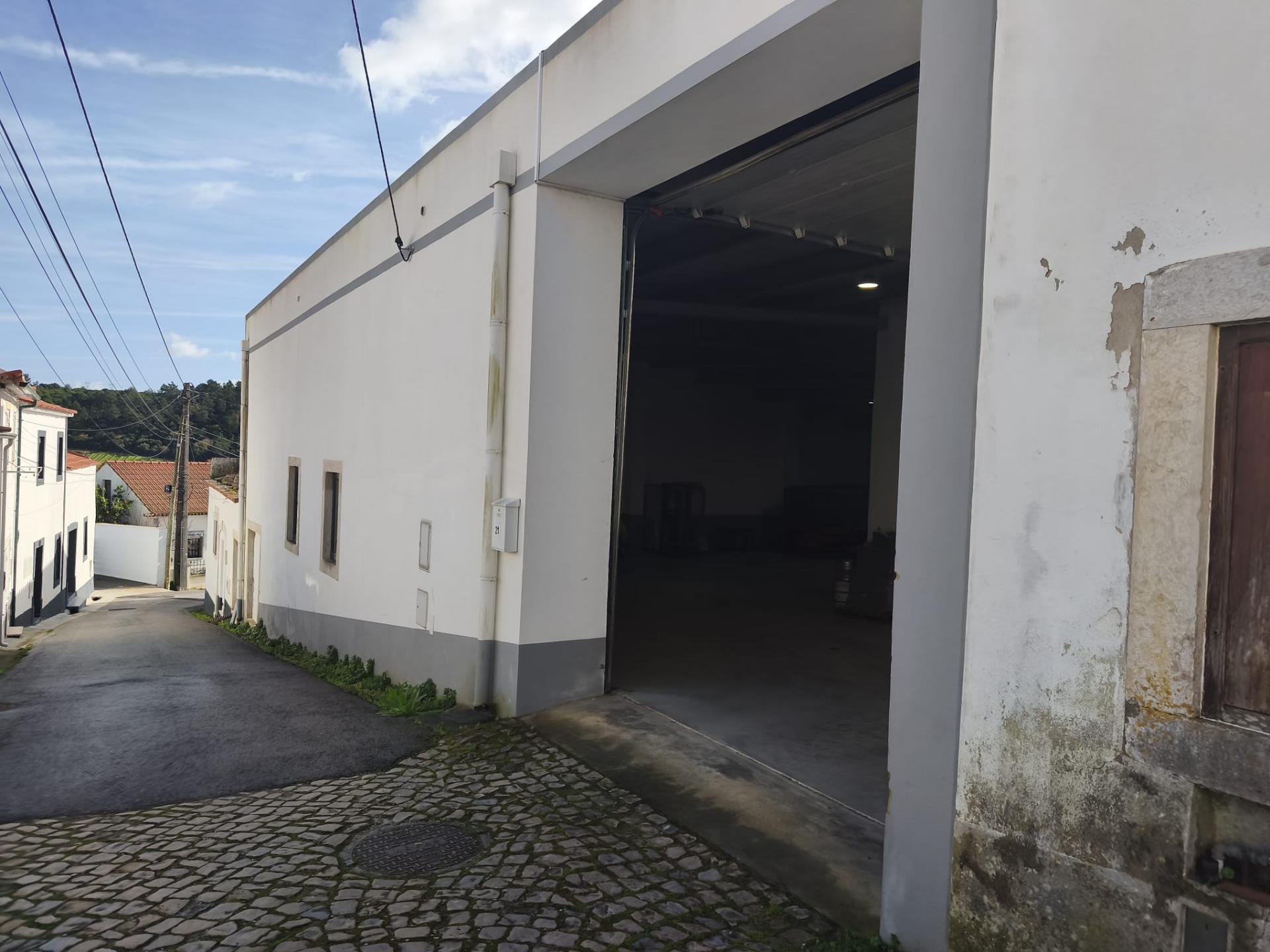 Moradia com Pavilhão e Potencial de Construção até 3 Andares