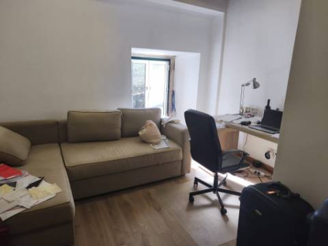 Moradia com Pavilhão e Potencial de Construção até 3 Andares