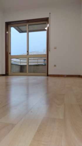 T1 Canidelo, Vila Nova de Gaia (junto ao Mercadona) totalmente remodelado, inserido num prédio bem cuidado, com dois elevadores e lugar de garagem