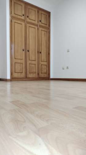 T1 Canidelo, Vila Nova de Gaia (junto ao Mercadona) totalmente remodelado, inserido num prédio bem cuidado, com dois elevadores e lugar de garagem