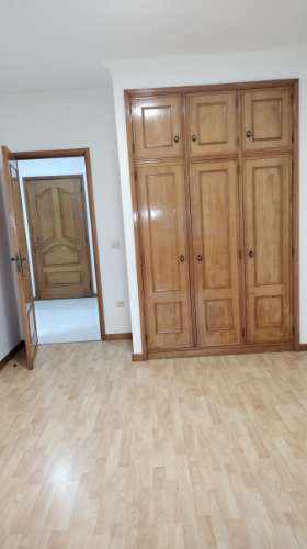 T1 Canidelo, Vila Nova de Gaia (junto ao Mercadona) totalmente remodelado, inserido num prédio bem cuidado, com dois elevadores e lugar de garagem