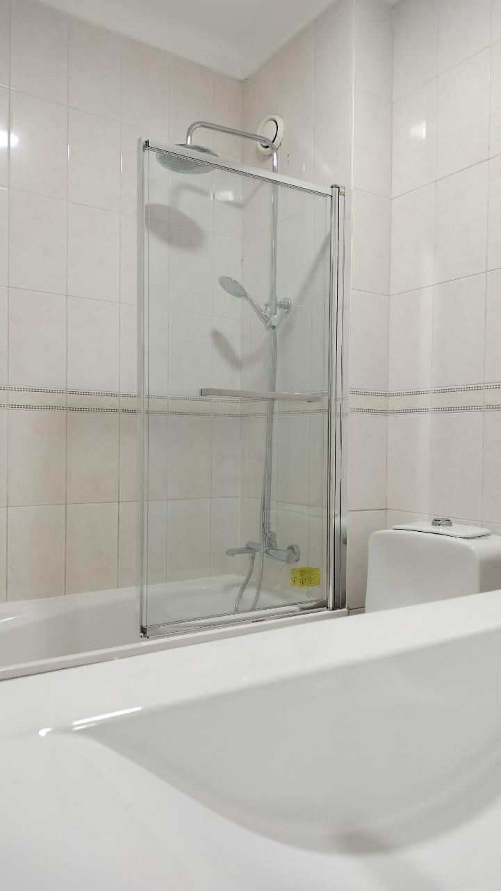 T1 Canidelo, Vila Nova de Gaia (junto ao Mercadona) totalmente remodelado, inserido num prédio bem cuidado, com dois elevadores e lugar de garagem