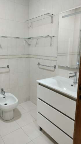 T1 Canidelo, Vila Nova de Gaia (junto ao Mercadona) totalmente remodelado, inserido num prédio bem cuidado, com dois elevadores e lugar de garagem