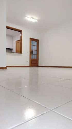 T1 Canidelo, Vila Nova de Gaia (junto ao Mercadona) totalmente remodelado, inserido num prédio bem cuidado, com dois elevadores e lugar de garagem