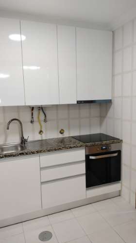 T1 Canidelo, Vila Nova de Gaia (junto ao Mercadona) totalmente remodelado, inserido num prédio bem cuidado, com dois elevadores e lugar de garagem