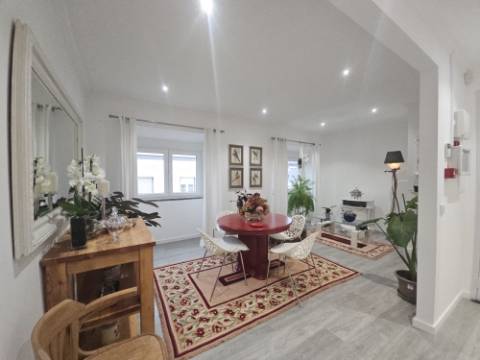 Apartamento T3 remodelado Centro Cadaval