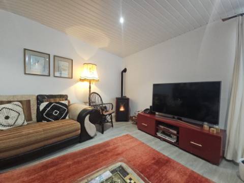 Apartamento T3 remodelado Centro Cadaval