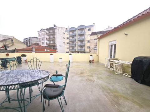 Apartamento T3 remodelado Centro Cadaval