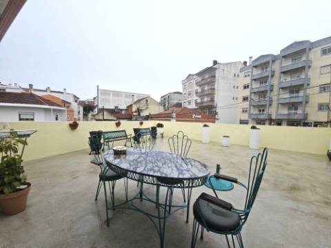 Apartamento T3 remodelado Centro Cadaval