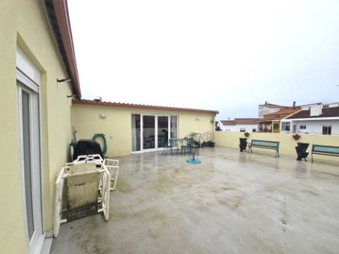 Apartamento T3 remodelado Centro Cadaval