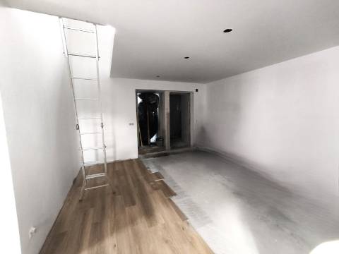 Moradia T2 de Dois Pisos Próxima do Bombarral