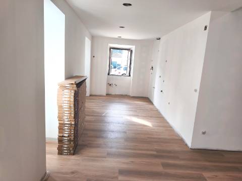 Moradia T2 de Dois Pisos Próxima do Bombarral