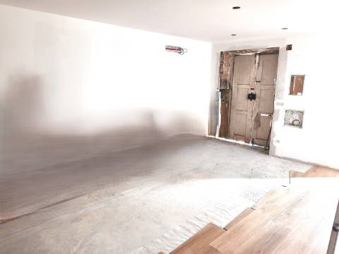 Moradia T2 de Dois Pisos Próxima do Bombarral