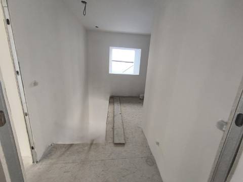 Moradia T2 de Dois Pisos Próxima do Bombarral