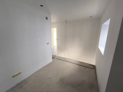 Moradia T2 de Dois Pisos Próxima do Bombarral