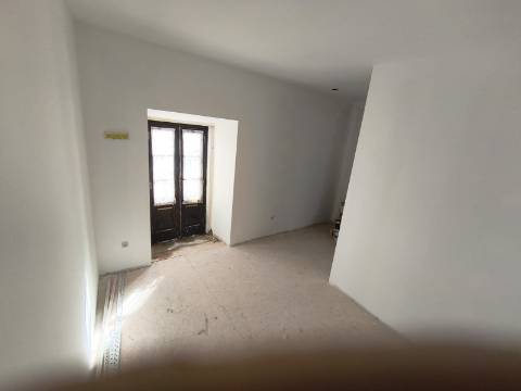 Moradia T2 de Dois Pisos Próxima do Bombarral