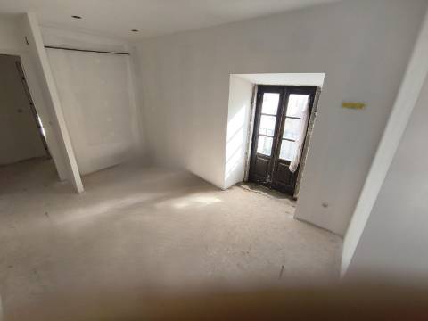 Moradia T2 de Dois Pisos Próxima do Bombarral