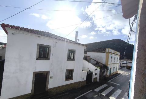 Moradia T2 de Dois Pisos Próxima do Bombarral