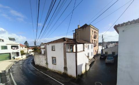 Moradia T2 de Dois Pisos Próxima do Bombarral
