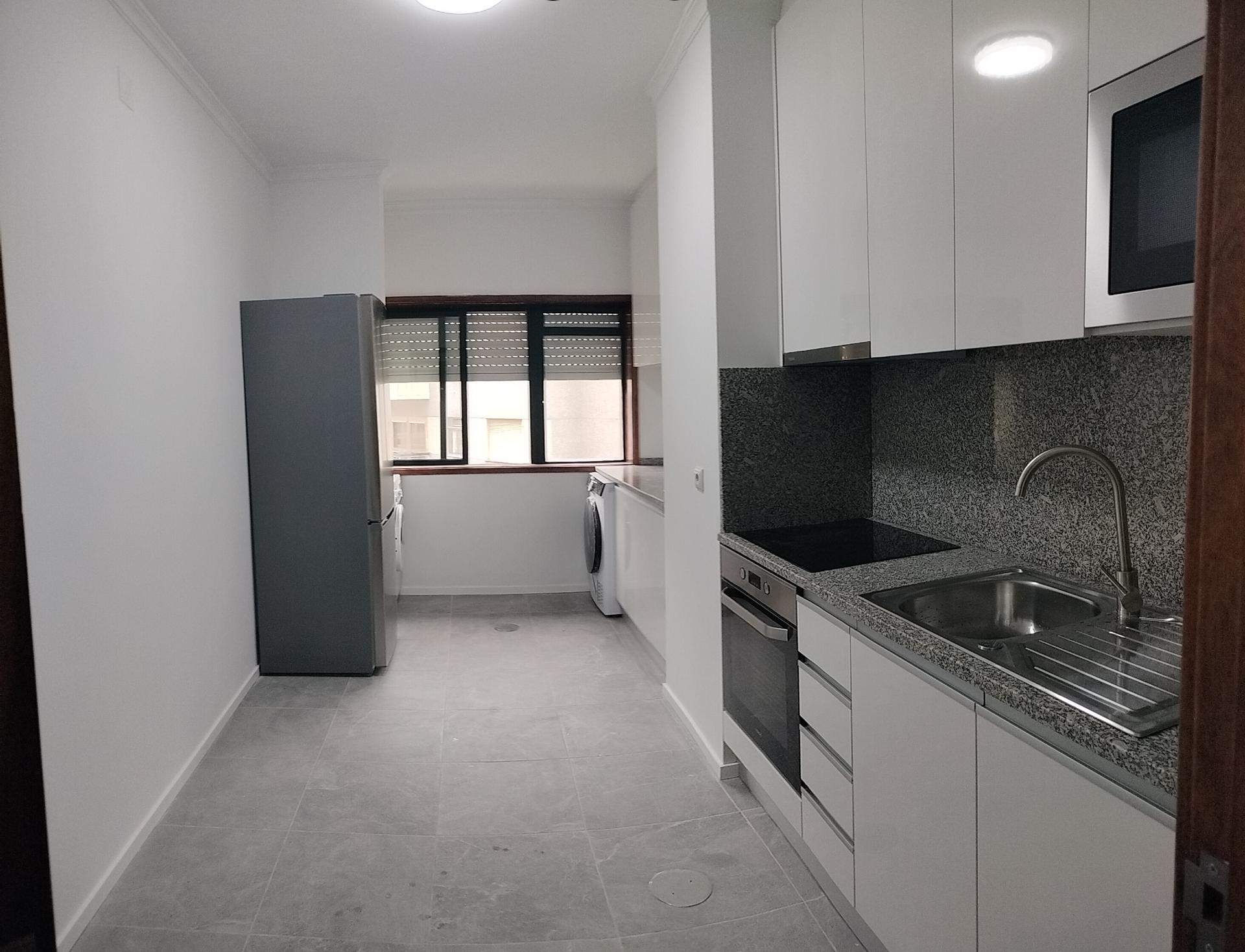 Apartamento T2 Renovado- Coimbrões