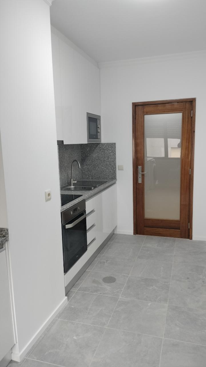 Apartamento T2 Renovado- Coimbrões