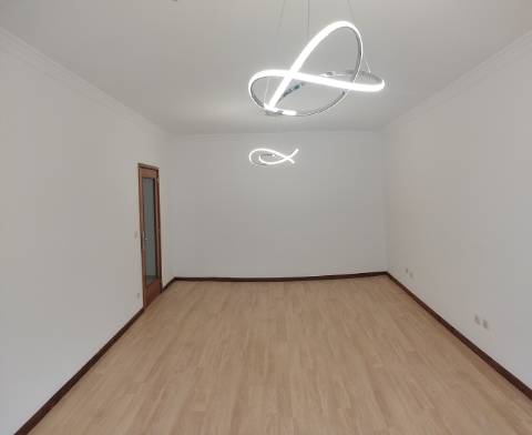 Apartamento T2 Renovado- Coimbrões