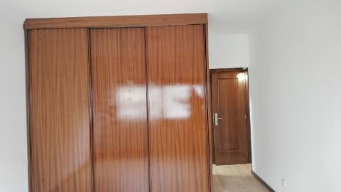 Apartamento T2 Renovado- Coimbrões