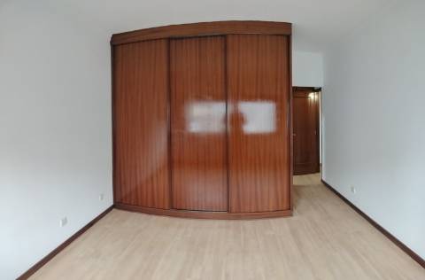 Apartamento T2 Renovado- Coimbrões