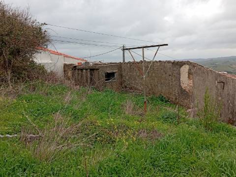 Casa antiga com quintal