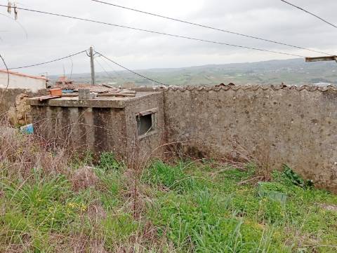 Casa antiga com quintal