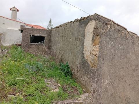 Casa antiga com quintal