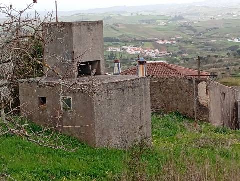 Casa antiga com quintal