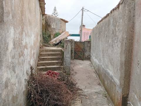 Casa antiga com quintal