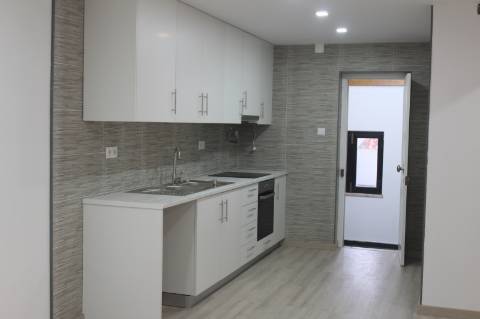 Imóvel com Restaurante e Habitação nos Casais da Ponte, Coto