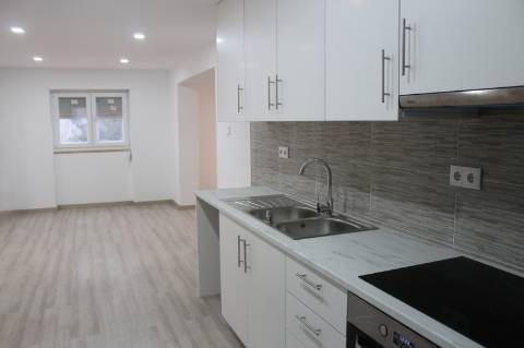 Imóvel com Restaurante e Habitação nos Casais da Ponte, Coto