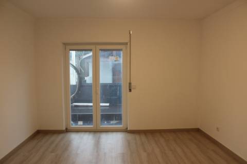 Imóvel com Restaurante e Habitação nos Casais da Ponte, Coto