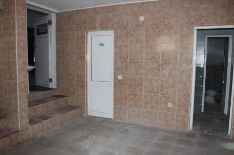 Imóvel com Restaurante e Habitação nos Casais da Ponte, Coto