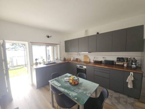 Moradia T4 com jardim e garagem na Silveira Torres Vedras