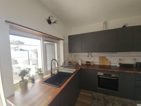 Moradia T4 com jardim e garagem na Silveira Torres Vedras