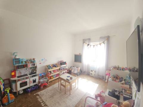 Moradia T4 com jardim e garagem na Silveira Torres Vedras