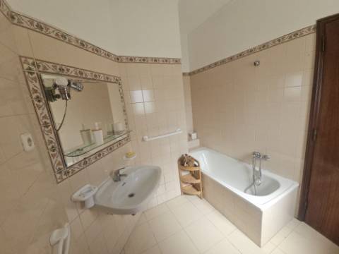 Moradia T4 com jardim e garagem na Silveira Torres Vedras