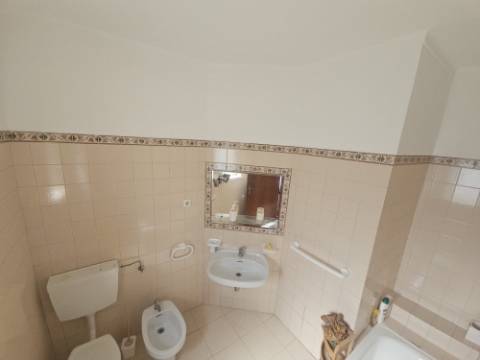 Moradia T4 com jardim e garagem na Silveira Torres Vedras