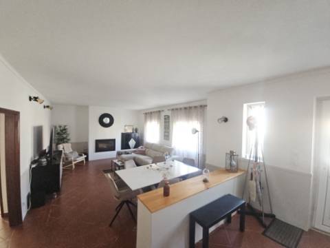 Moradia T4 com jardim e garagem na Silveira Torres Vedras