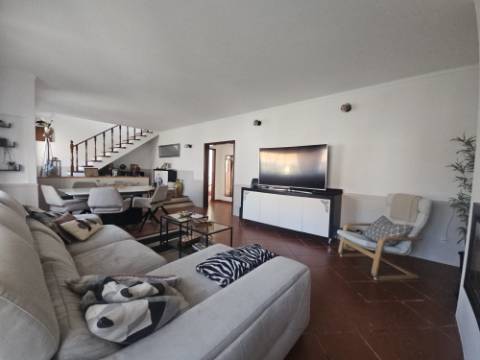 Moradia T4 com jardim e garagem na Silveira Torres Vedras