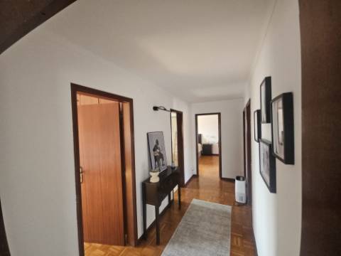 Moradia T4 com jardim e garagem na Silveira Torres Vedras