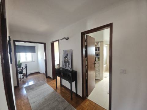 Moradia T4 com jardim e garagem na Silveira Torres Vedras