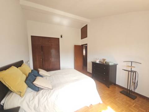 Moradia T4 com jardim e garagem na Silveira Torres Vedras